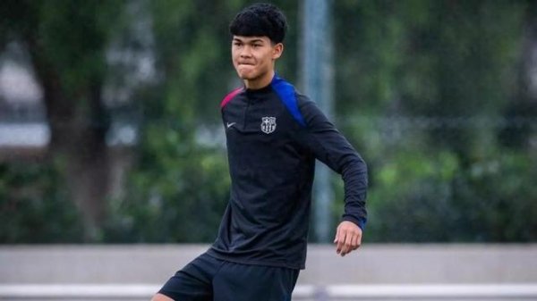 国元配资 新小孩哥? 每体: 拉玛西亚17岁小将德罗将随一线队进行季前训练